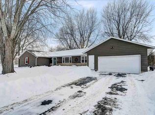 6411 S Windsor Prairie Rd, Deforest, WI 53532