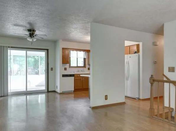 14812 Edna St, Omaha, NE 68138