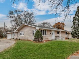 724 Palladium Dr E, Joliet, IL 60435