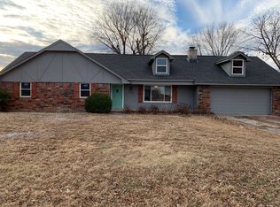 303 Phoenix Village Rd, Muskogee, OK 74403