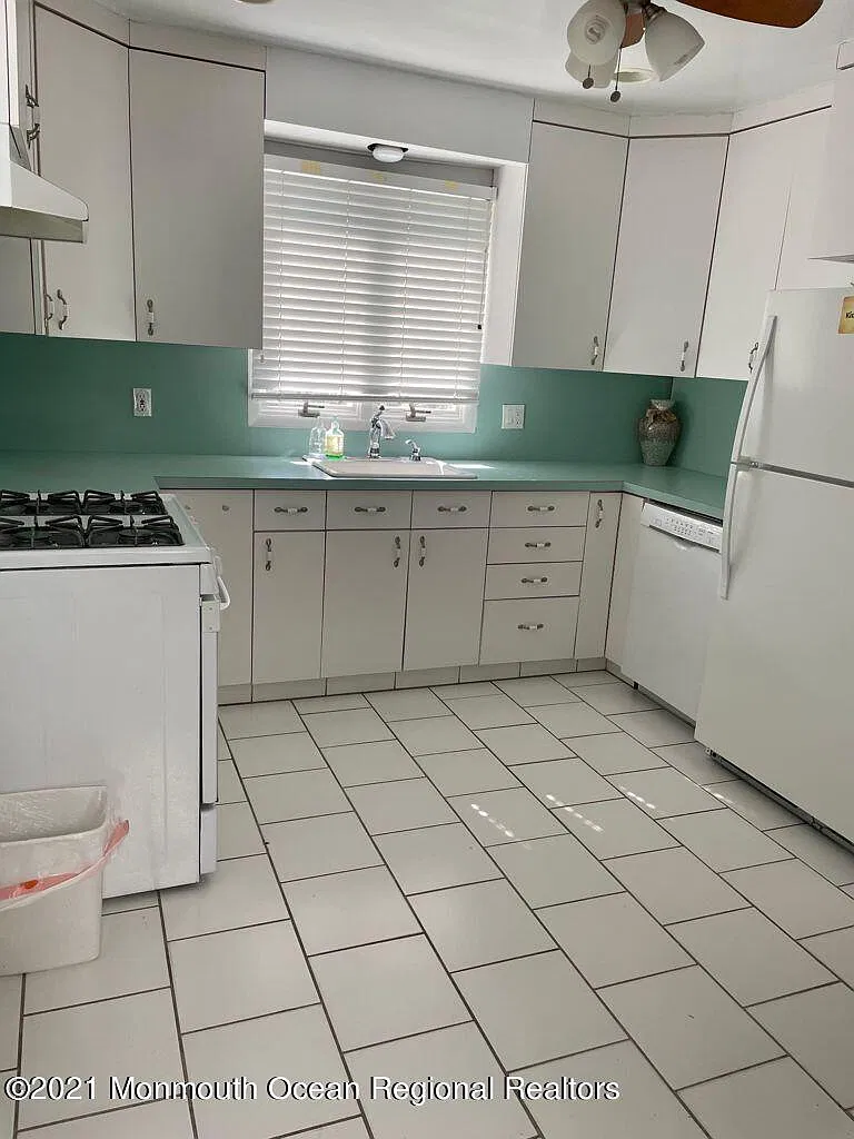 3 bed, 4.5 bath, 2281 sqft, $3,000 — Photo 4