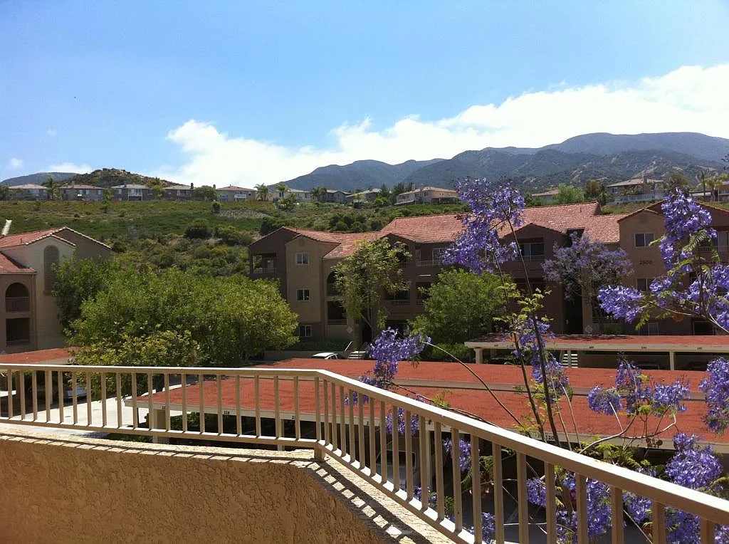 1 bed, 735 sqft, $2,190 — Photo 2