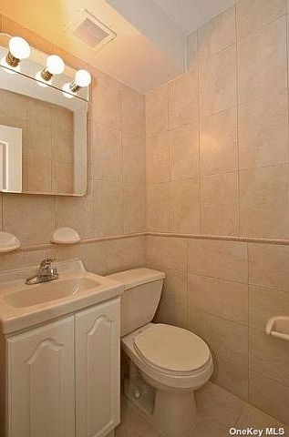 1st image of 101 Jackson Ave APT 3