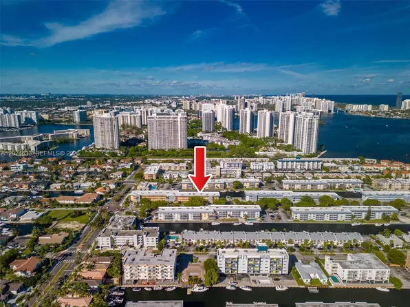 3551 NE 169th St APT 301, North Miami Beach, FL 33160