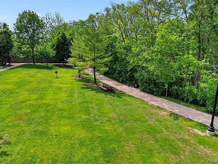 22680 Goddard Rd — Photo 33