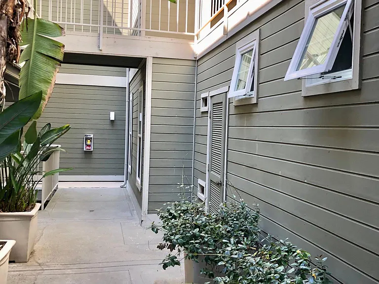 4204 3rd Ave #5 — Photo 3