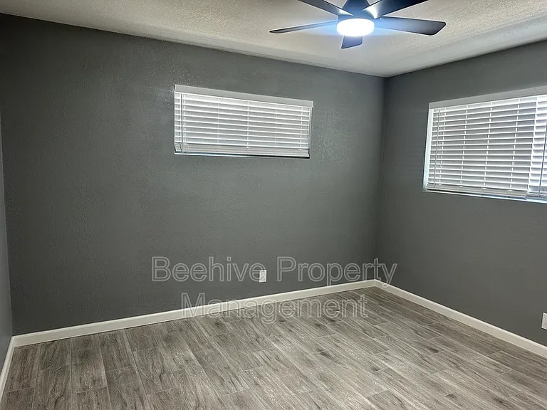 1315 W 4th St — Photo 8
