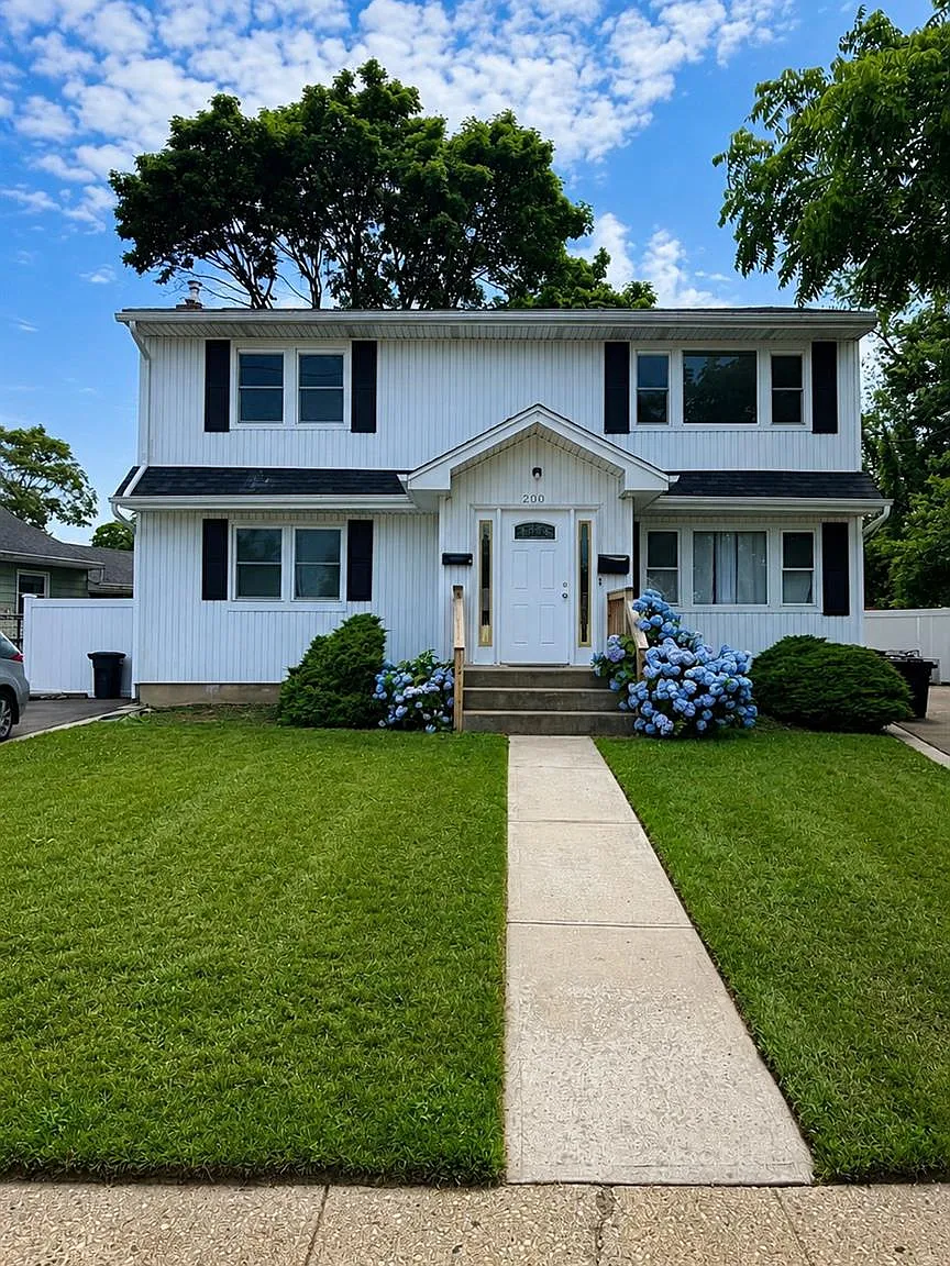 2 bed, 1.0 bath, 900 sqft, $3,100 — Photo 1