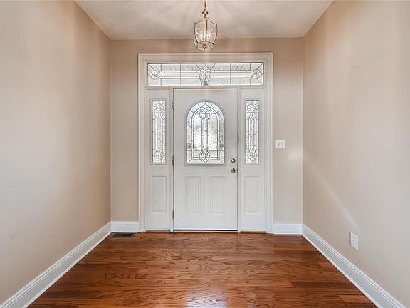 3rd image of 445 Tara Oaks Ct