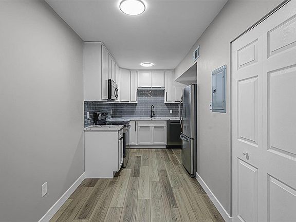 5th image of 5580 Baronridge Dr APT 9