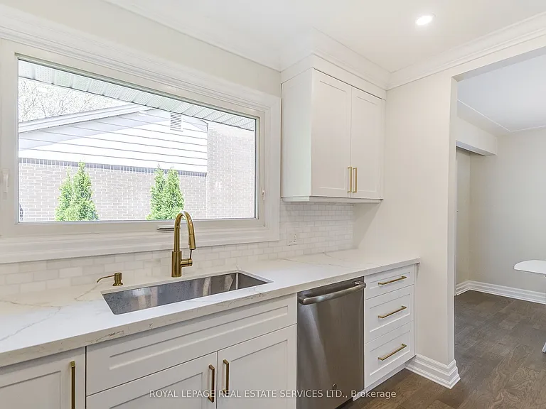 351 Strathcona Dr — Photo 22
