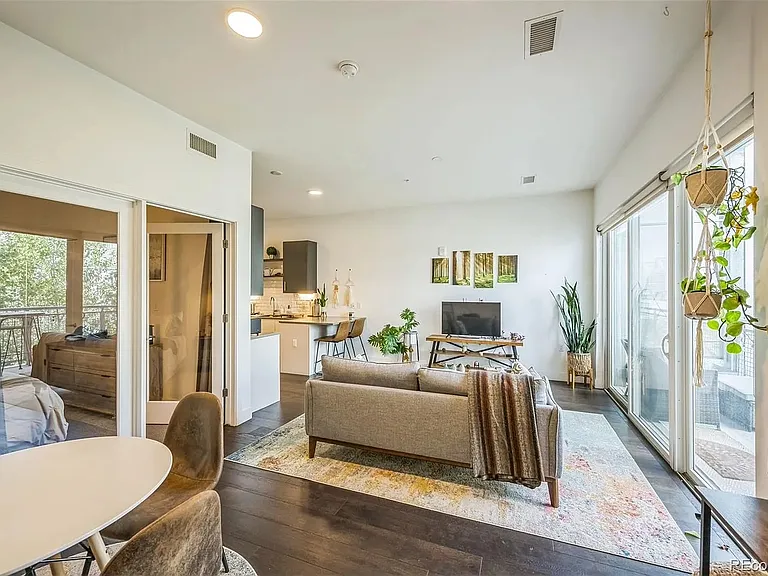 2525 Arapahoe St #213 — Photo 6