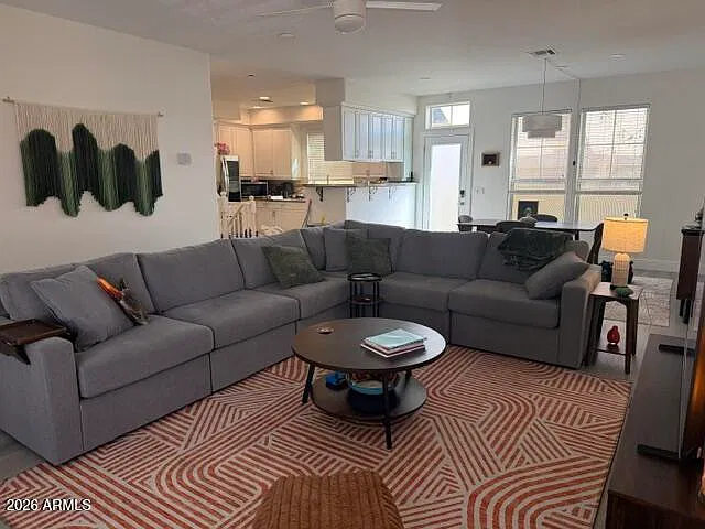 4 bed, 4.0 bath, 2622 sqft, $1,400 — Photo 4