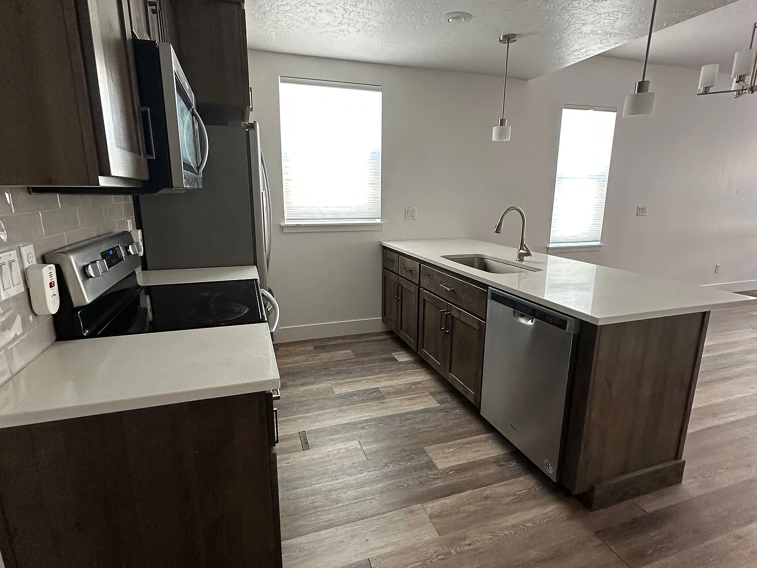 3 bed, 1565 sqft, $2,400 — Photo 3