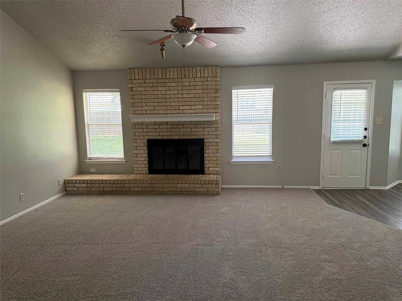 3 bed, 2.0 bath, 1469 sqft, $1,995 — Photo 4
