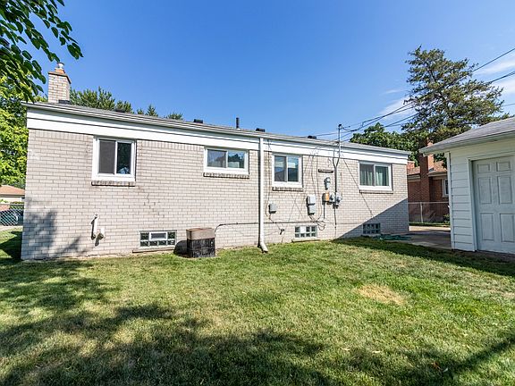 5th image of 1351 Radcliff St