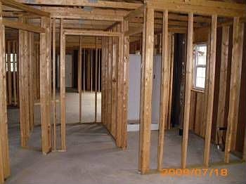 2nd image of 924 Fairfield Pl NW