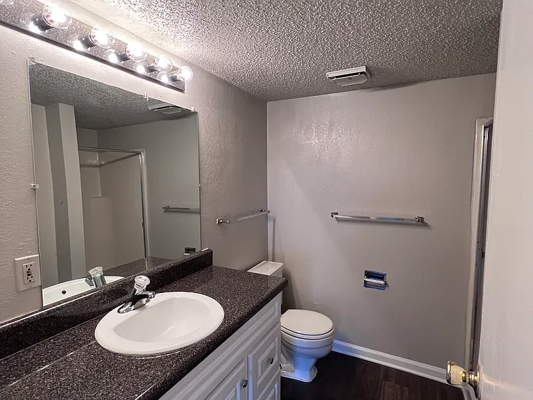 Bell Hollow Apartments — Photo 50