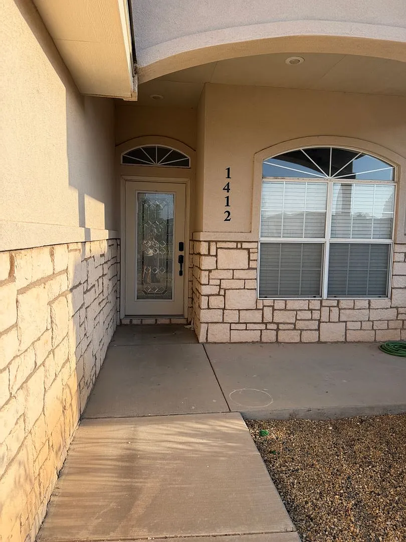 Very nice 3 bedroom 2 bath with garage — Photo 1