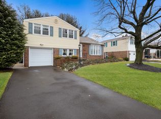 2971 Sunnycrest Rd, Willow Grove, PA 19090