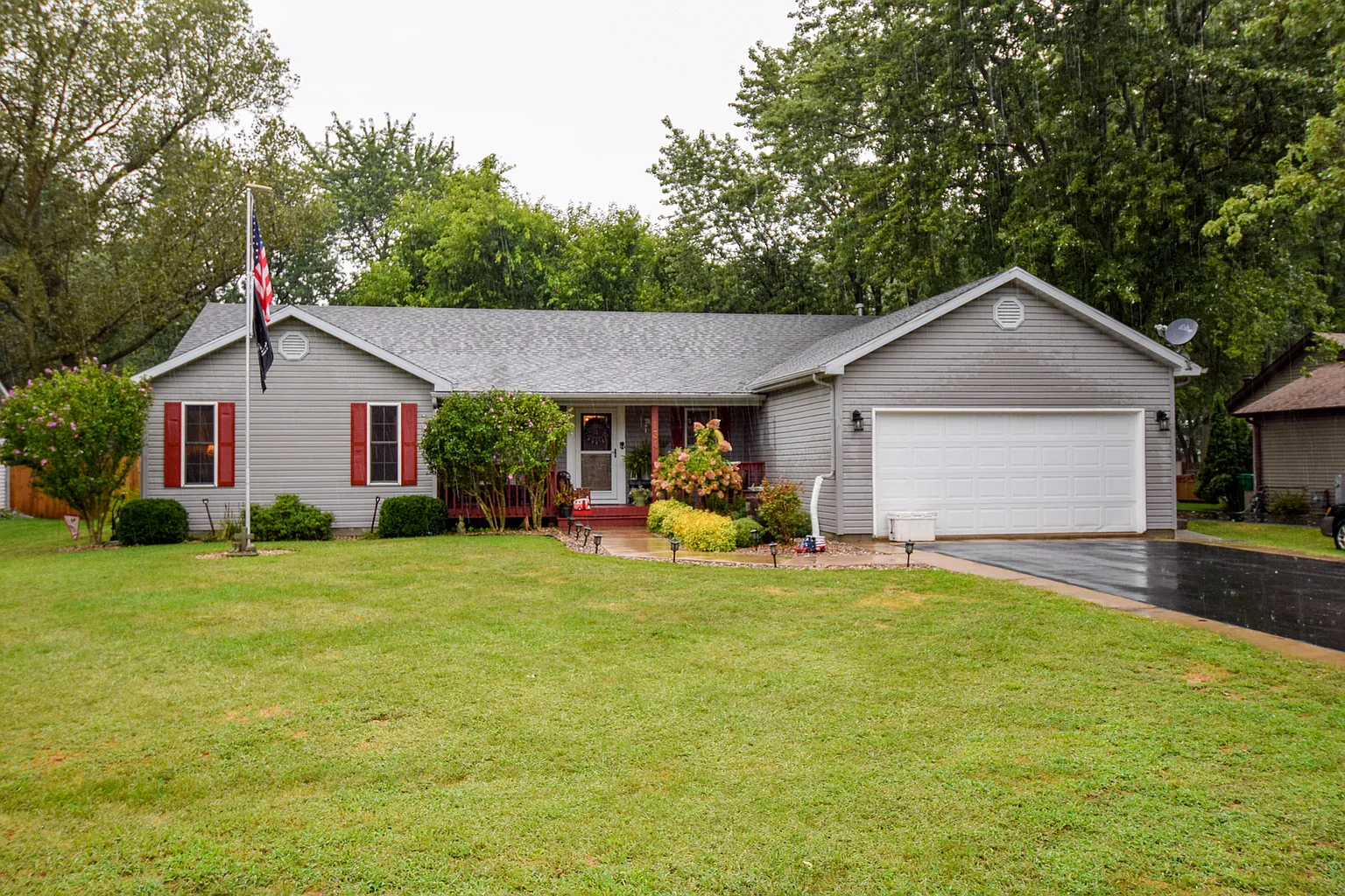 134 N Maple St photo 1