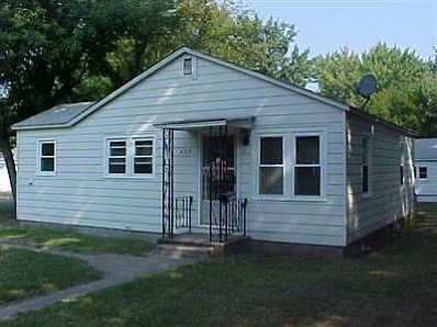 1st image of 402 McKinley St