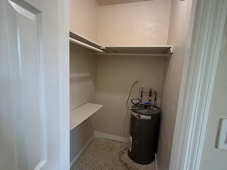 1040 W 28th St #2 — Photo 8