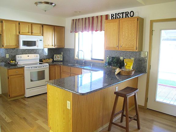 3rd image of 5716 Crystal Ct SE