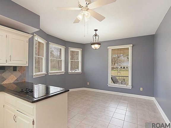 3rd image of 520 Pecan Dr