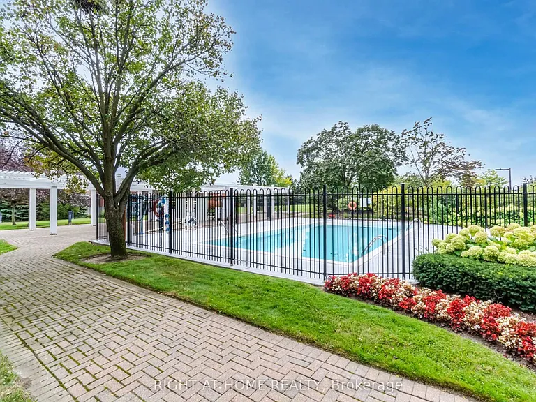 550 Webb Dr — Photo 10