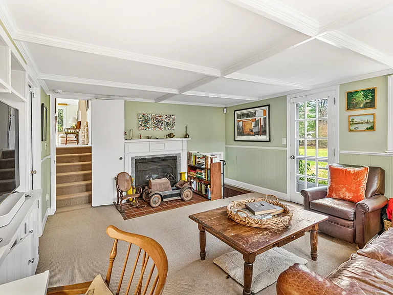 379 Ferry Rd — Photo 9