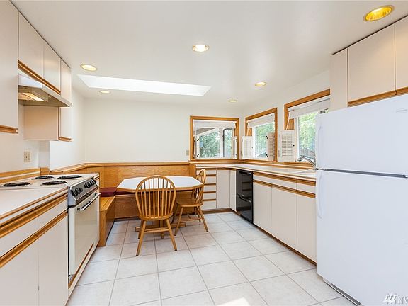 3rd image of 20325 28th Ave W