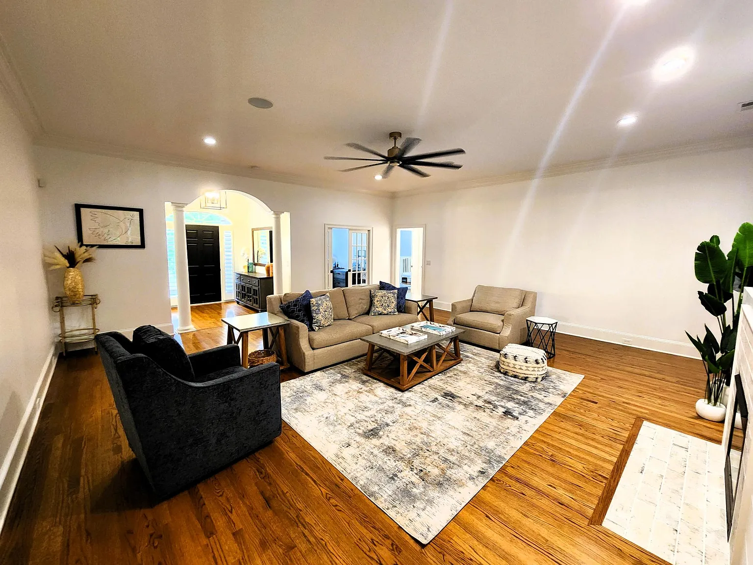 3 bed, 2522 sqft, $6,000 — Photo 4