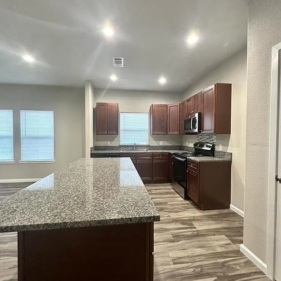 205 Hoover Ln — Photo 5