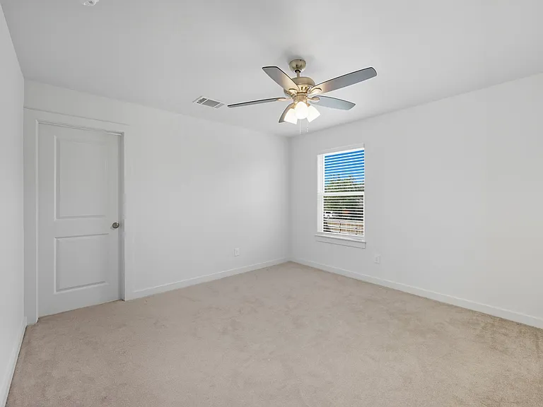 422 N Elliott St — Photo 2
