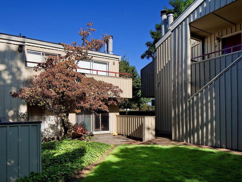 1st image of 827 NE 99th Ave #322