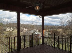 3rd image of 109 Surrey Ln