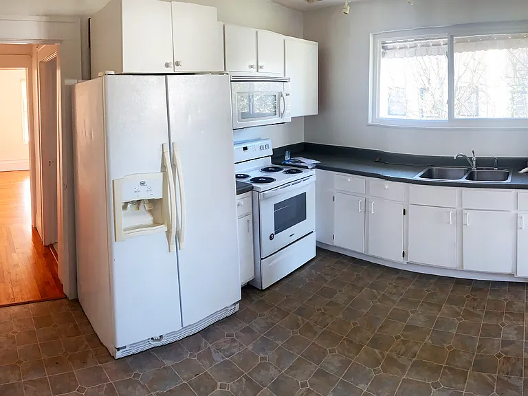 291 E Chestnut St #3 — Photo 2