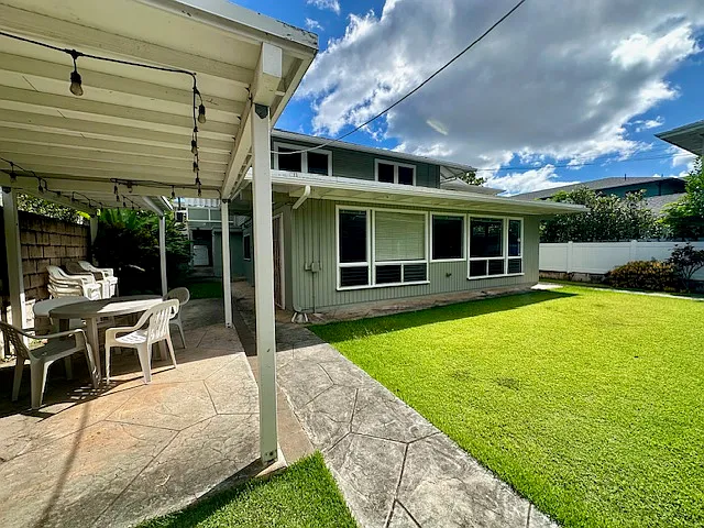 2037 Linohau Way — Photo 2