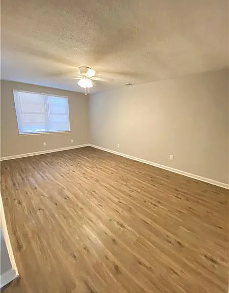 2137 Bolling St — Photo 3