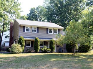 41 Canterbury Ln, Berkeley Heights, NJ 07922
