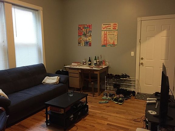 4th image of 1712 N Washtenaw Ave APT 3R