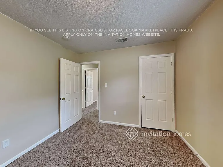 812 E John St — Photo 17