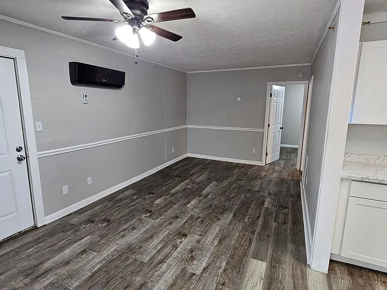 301 S Magnolia St #1 — Photo 4