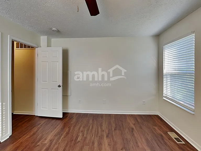 2274 Farmland Dr — Photo 12