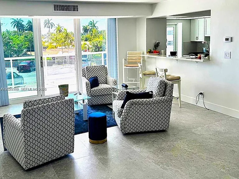 2715 N Ocean Blvd #2E — Photo 13