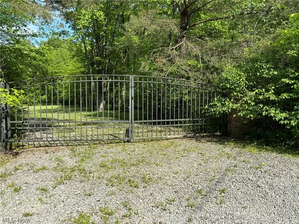 2935 Scott Cliff Dr, Lake Milton, OH 44429
