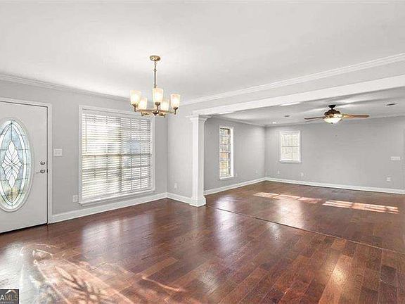 5th image of 81 Russell Dr NE