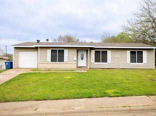 82 Vandenburg Dr, Denison, TX 75020