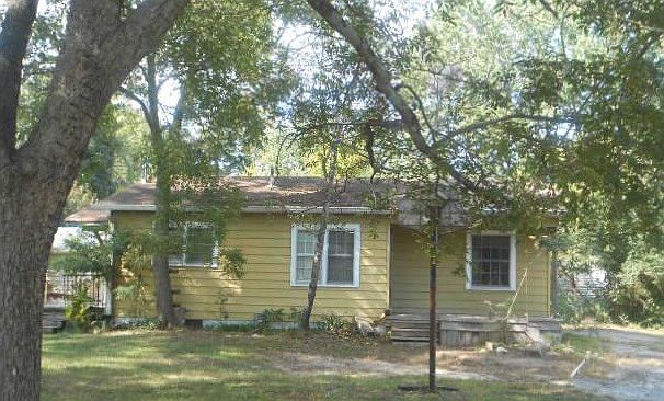1st image of 691 Taylor Dr SE